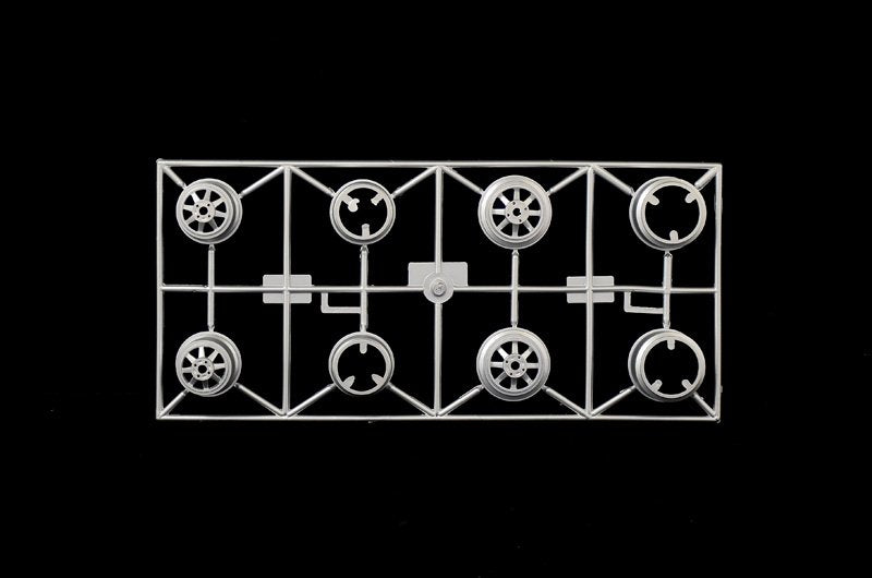 Italeri 4704 ALFA ROMEO 179 - 179C 1/12 – image 22