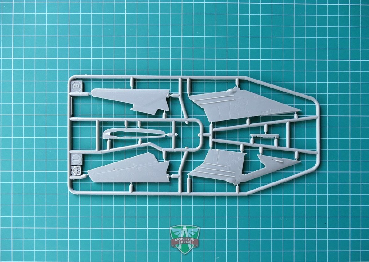 Modelsvit 72017 Sukhoi Su-17 Early version 1/72 – image 7