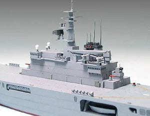 Tamiya 31003 Japanese Defense Force LST-4001 Ohsumi 1/700 – immagine 3