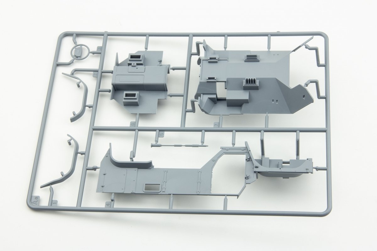 RPG Model 35021 KAMAZ K-4386 Typhoon-VDV Mine-Protected Armored Vehicle Early Type 1/35 – Bild 8