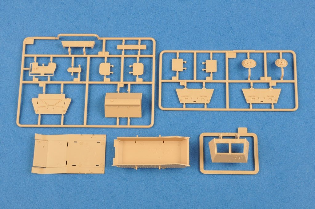 Hobby Boss 83847 Soviet T-20 Armored Tractor Komsomolets 1938 – image 7