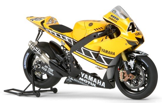 Tamiya 14114 Yamaha YZR-M1 50th Anniversary 1/12 – obrázek 2