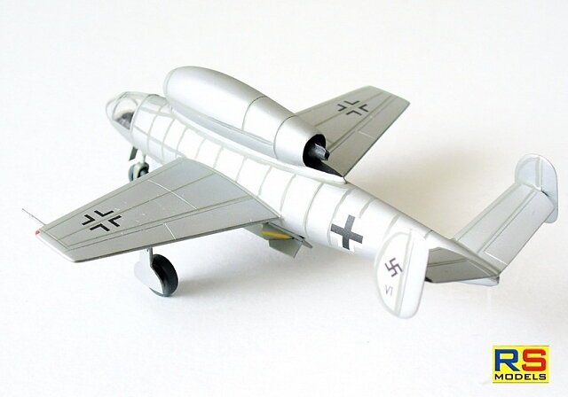 RS Models 92268 Henschel Hs-132 B 1/72 – obrázek 3