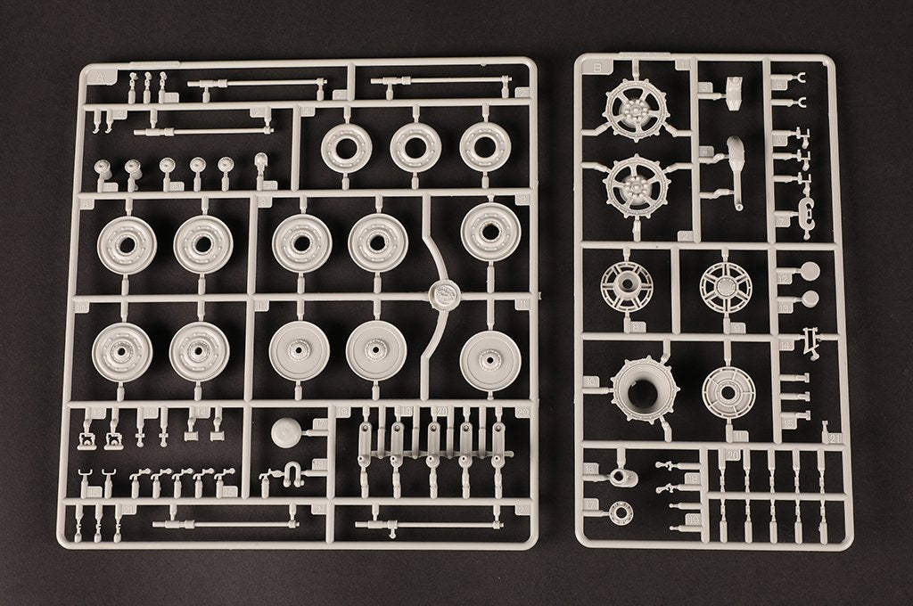 Hobby Boss 84559 Pz.Kpfw.VI Sd.Kfz.182 Tiger II (Henschel 105mm) 1/35 – image 12
