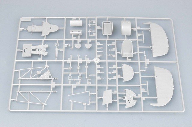 Trumpeter 02416 HURRICANE Mk.IIC/TROP 1/24 – imagen 4
