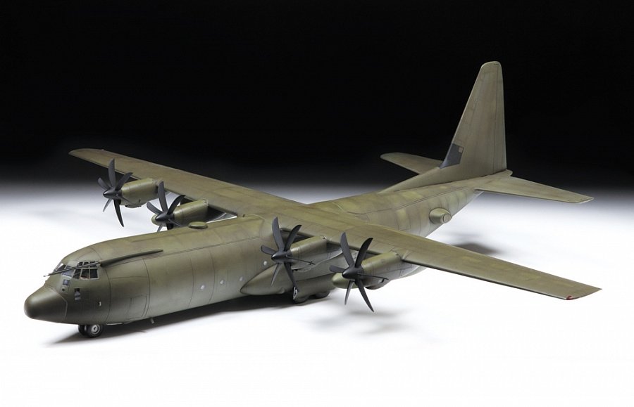 Zvezda 7324 American Military Transport Plane C-130J-30 1/72 – imagen 4