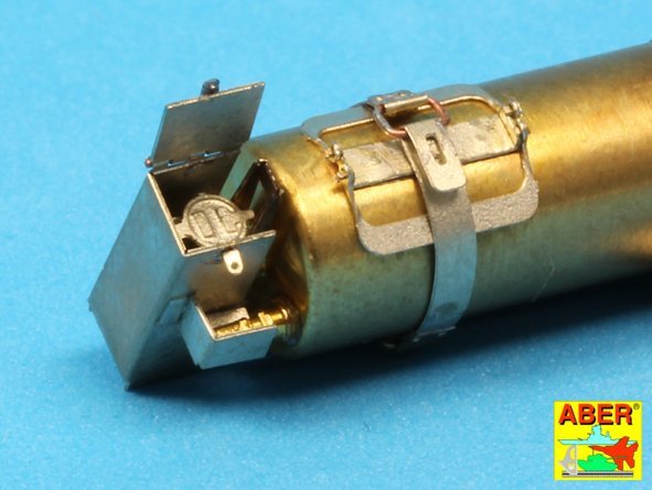 Aber 16027 Fire extinguisher with brackets used on German tanks, assault guns and other vehicles 1/16 – image 13