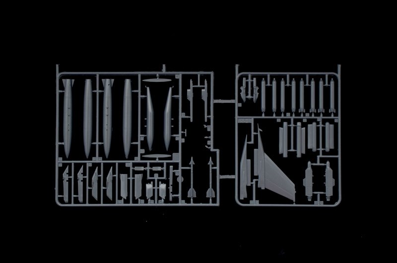 Italeri 72009 F-16 C/D Night Falcon - Complete Set For Modeling 1/72 – Bild 8
