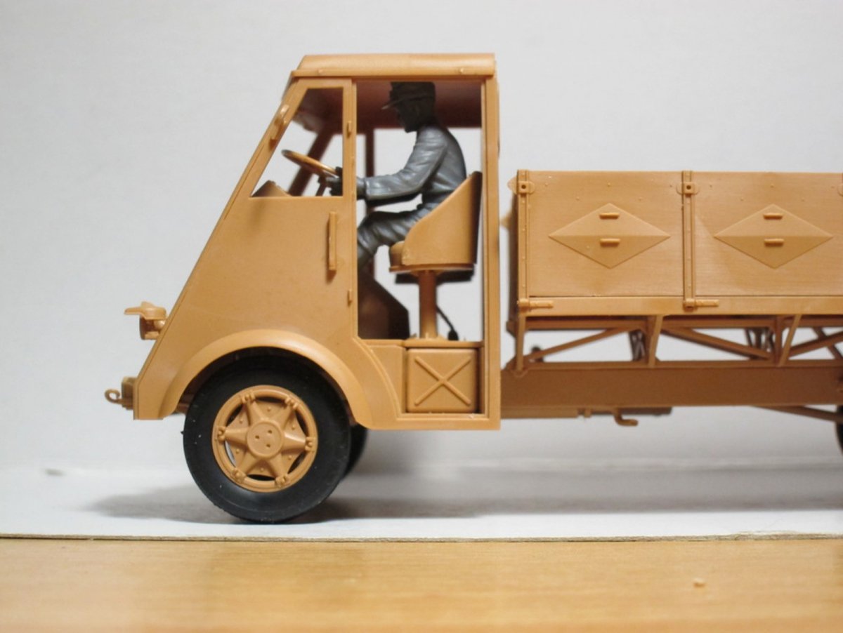 ICM 35418 Lastkraftwagen 3.5 t AHN with German Drivers (1/35) – image 3