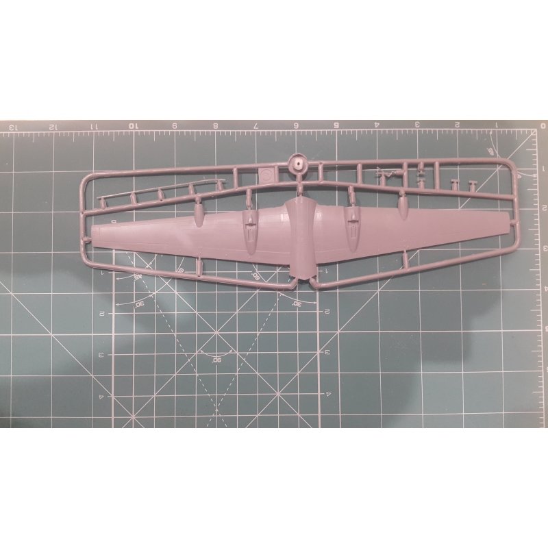 Big Model 1440040 IL-18V Polonia Airlinnes 1/144 – Bild 2