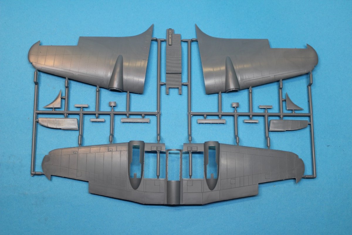 Fly 72042 PZL.37 B Łoś Polish Medium Bomber 1/72 – image 3