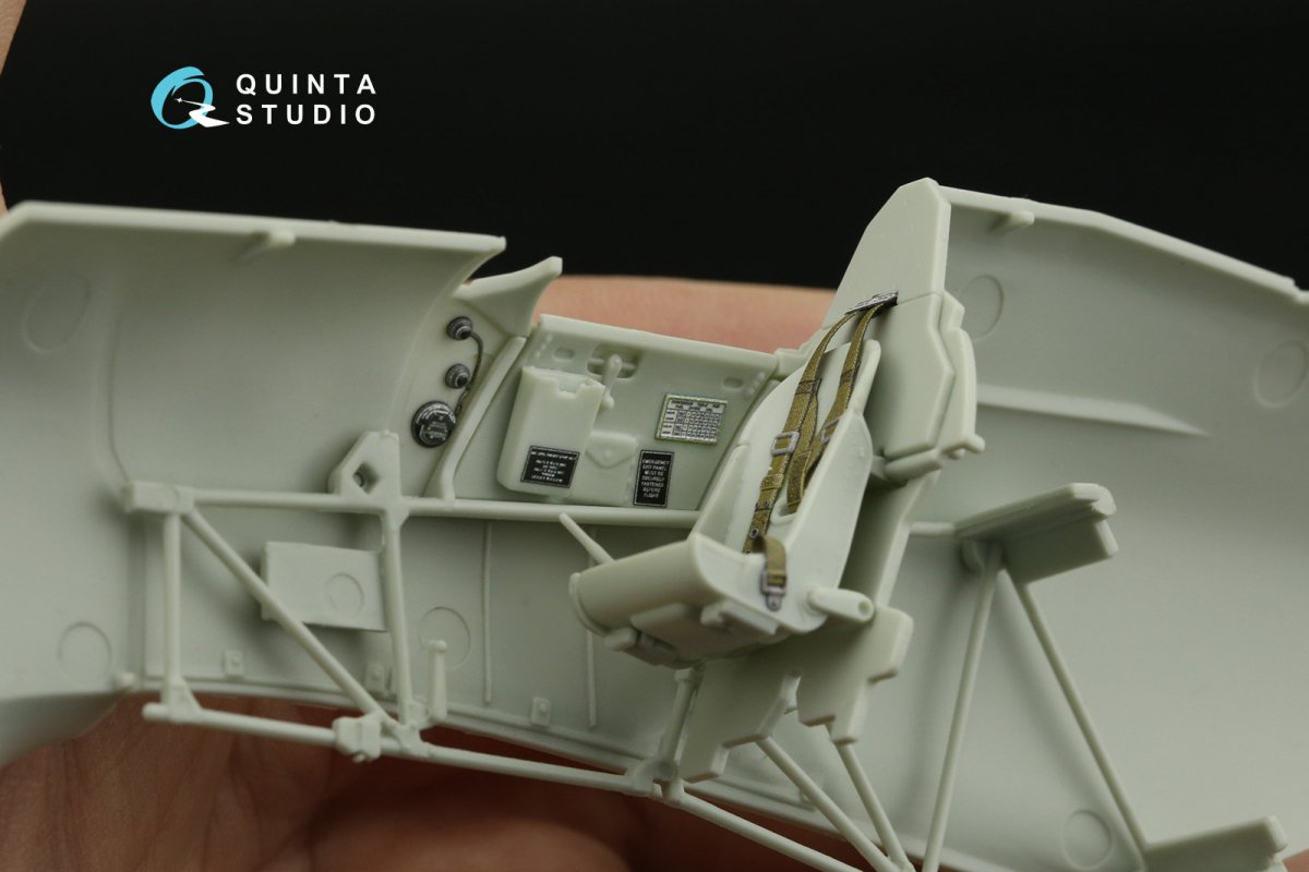 Quinta Studio QD32139 Hawker Hurricane Mk.IIb 3D-Printed &amp;amp; colored Interior on decal paper (Revell) 1/32 – Bild 6