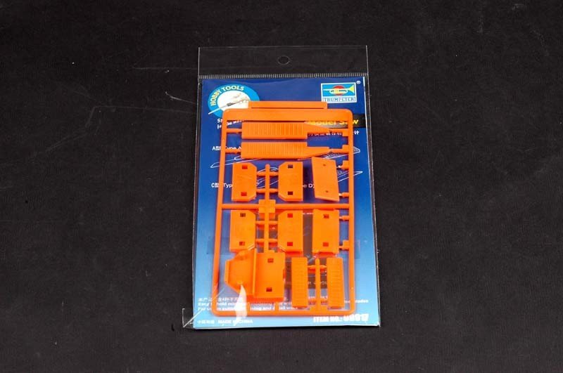 Trumpeter 09917 Model Saw