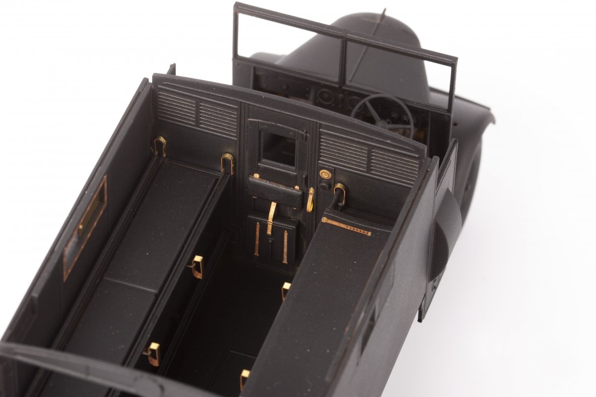 Eduard 36493 Austin K2/ Y ambulance AIRFIX 1/35 – image 7