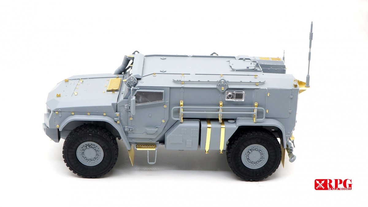 RPG Model 35021 KAMAZ K-4386 Typhoon-VDV Mine-Protected Armored Vehicle Early Type 1/35 – Bild 2