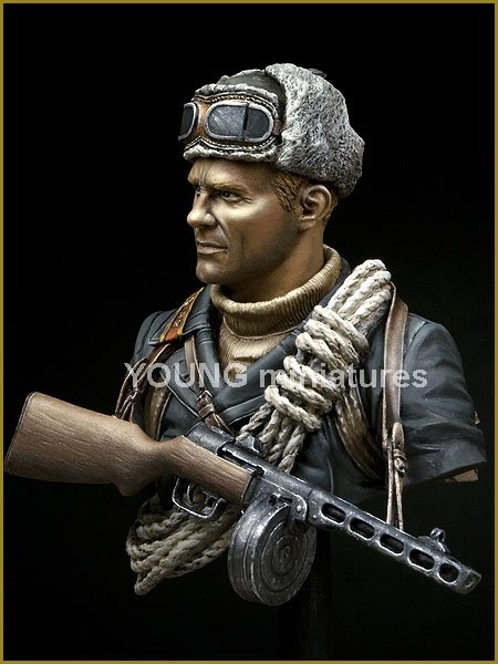 Young Miniatures YM1827 SOVIET MOUNTAINEER OFFICER 1942 1/10 – Bild 3
