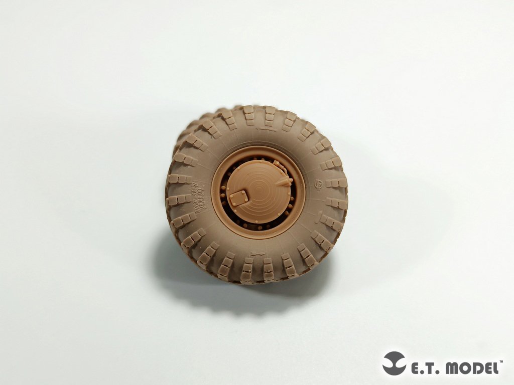 ET Model P35-128 Russian BTR-70 APC Sagged Wheels for Trumpeter kit 1/35 – Bild 3