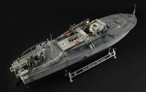 Italeri 5626 MAS 563/568 with crew 1/35 – image 4