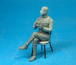 Copper State Models F32-050 French airman coffee with croissant 1/32 – Bild 3