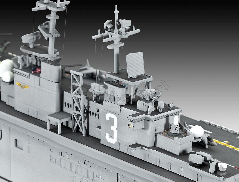 Revell 05178 Assault Carrier USS WASP CLASS 1/700 – image 6