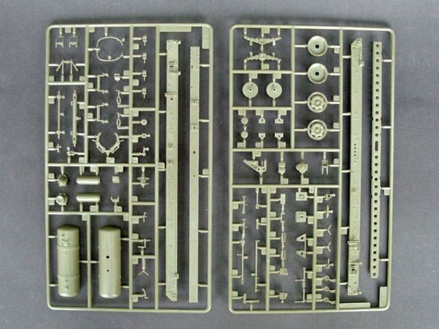 Trumpeter 00205 HQ-2 Missile With Loading Cabin 1/35 – image 4