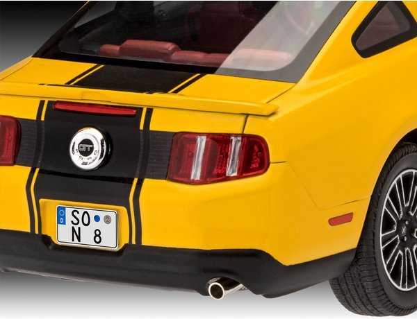 Revell 07046 Mustang GT 2010 Model Kit 1/25 – obrázek 4