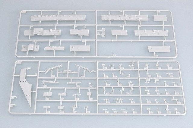 Trumpeter 05739 USS NIMITZ CVN-68 2005 1/700 – image 6