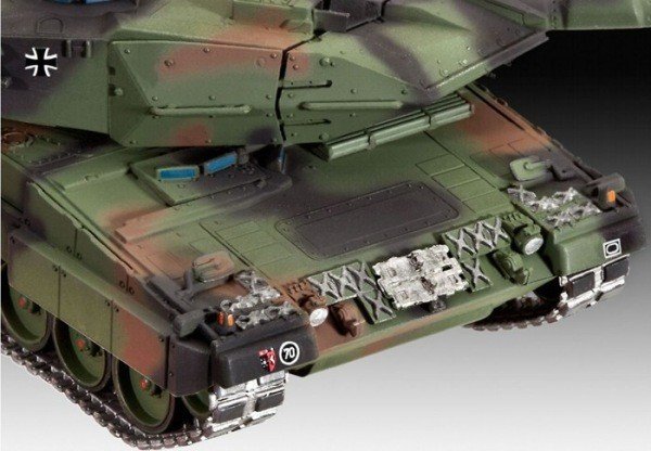 Revell 03180 Leopard 2 A6/A6M 1/72 – image 5