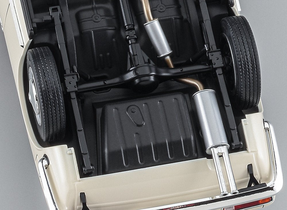 Hasegawa HC44 Isuzu 117 Coupe Early Version (1968) 1/24 – image 9