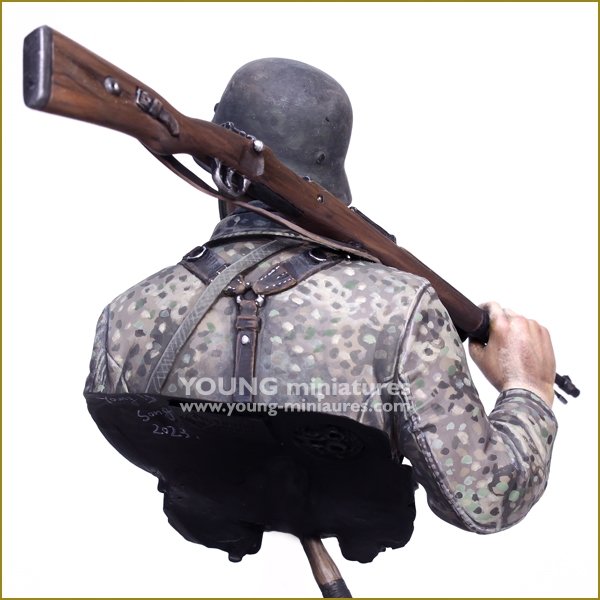 Young Miniatures YM1895 Young German Soldier WWII 1/10 – obrázek 4