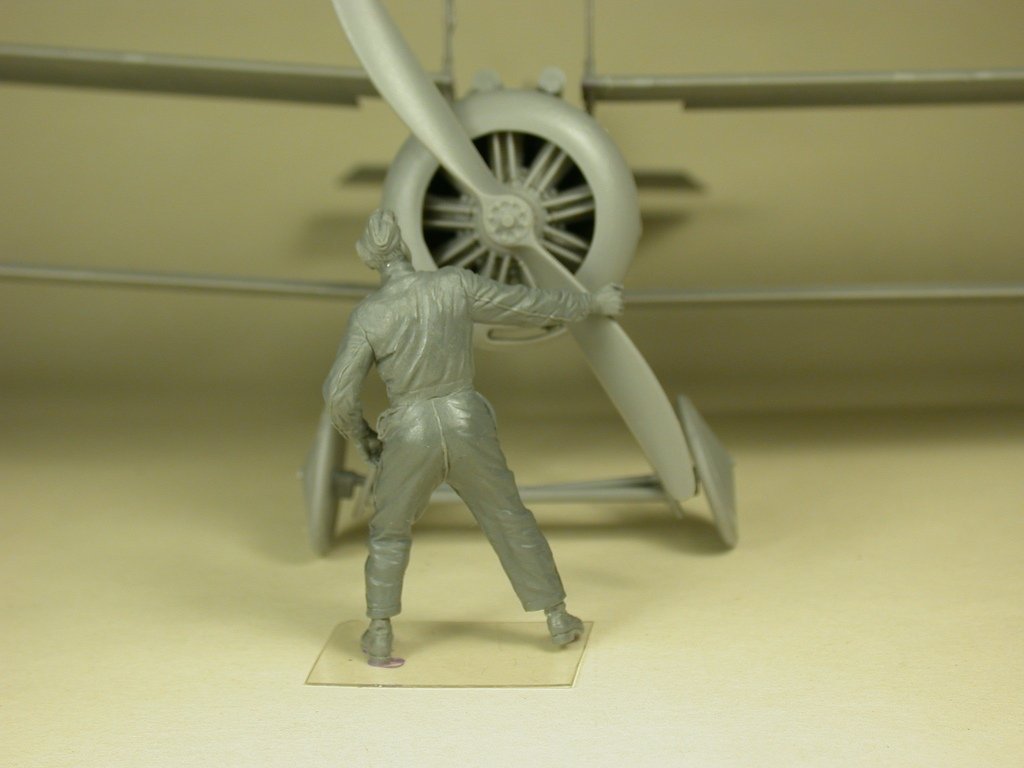 Copper State Models F32-027 RFC Air Mechanic spinning the propeller 1/32 – obrázek 2