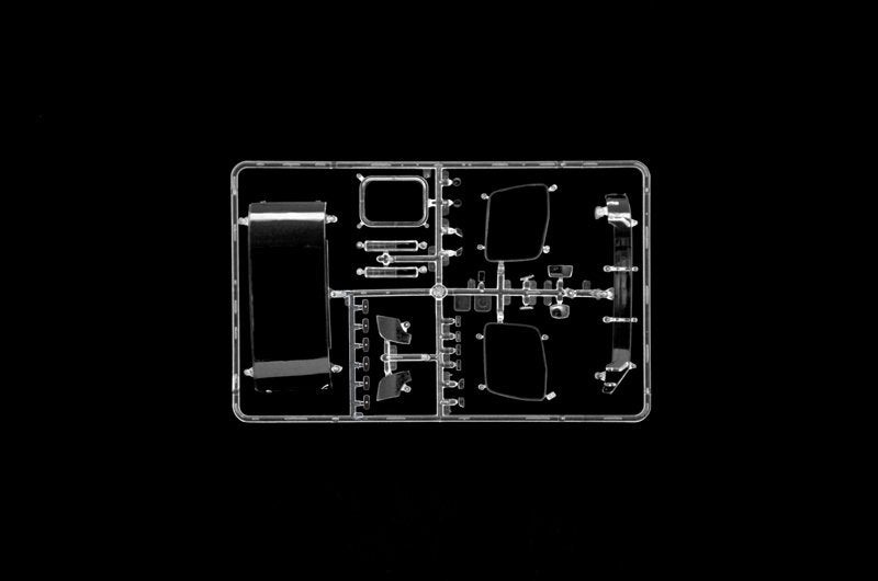 Italeri 3948 MERCEDES-BENZ MP4 BIG SPACE 1/24 – obrázek 9