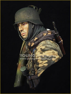 Young Miniatures YM1865 German Waffen SS with Panzerschreck 1/10 – image 3