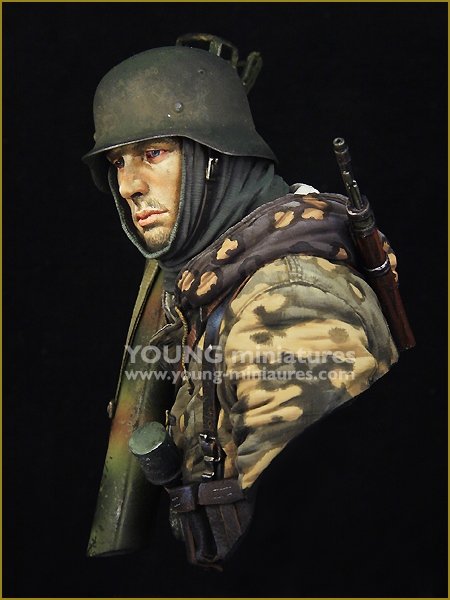 Young Miniatures YM1865 German Waffen SS with Panzerschreck 1/10 – image 3