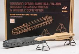 Meng Model SPS-063 9M38 Surface-to-air Missile Display Racks &amp; Missile Container 1/35