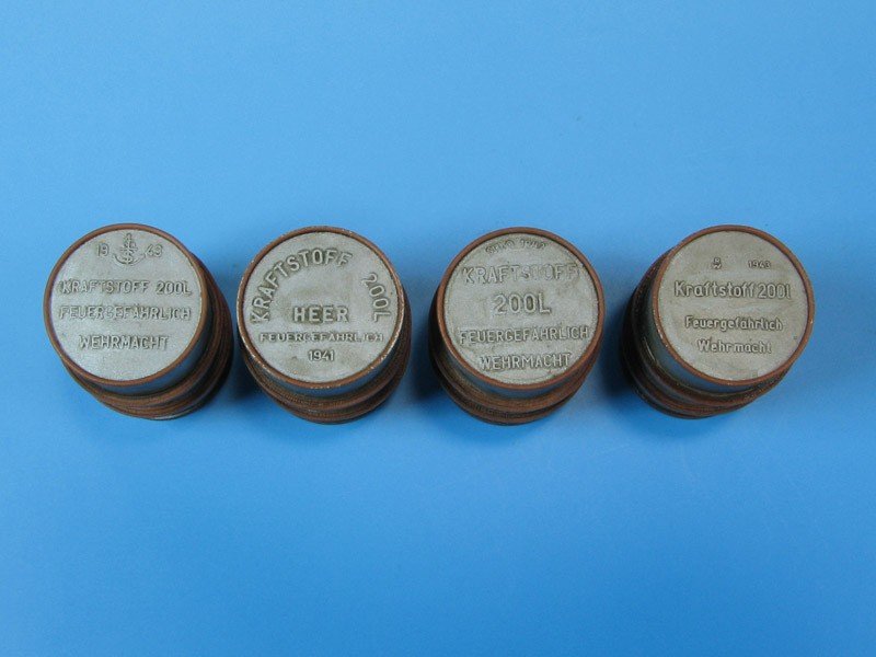 Eureka XXL E-012 Set of 4 barrels 200l 1/35 – image 4