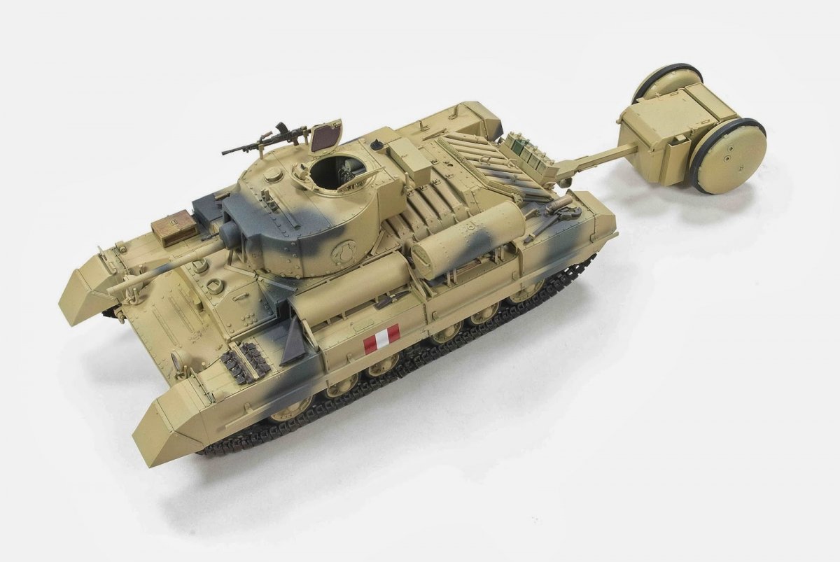 AFV Club 35201 Valentine Mk.III w/Rotatrailer 1/35 – image 2
