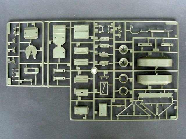 Trumpeter 00205 HQ-2 Missile With Loading Cabin 1/35 – image 12