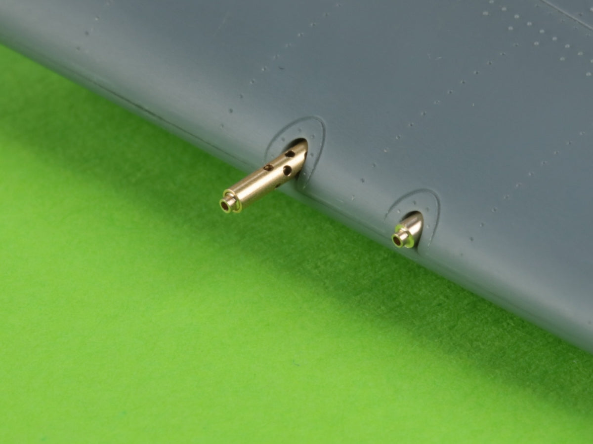 Master AM-48-169 F4F-3 Wildcat LATE - Browning .50 MGs with round radiator holes and two versions of the 1/48 pitot tube – Bild 12