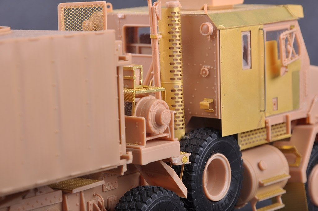 Hobby Boss 85525 M1070 Gun Truck 1/35 – Bild 24