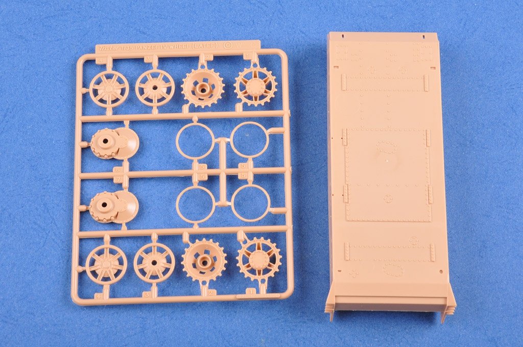 Hobby Boss 80135 German STURMPANZER IV EARLY VERSION MID PRODUCTION W/INTERIOR – immagine 10