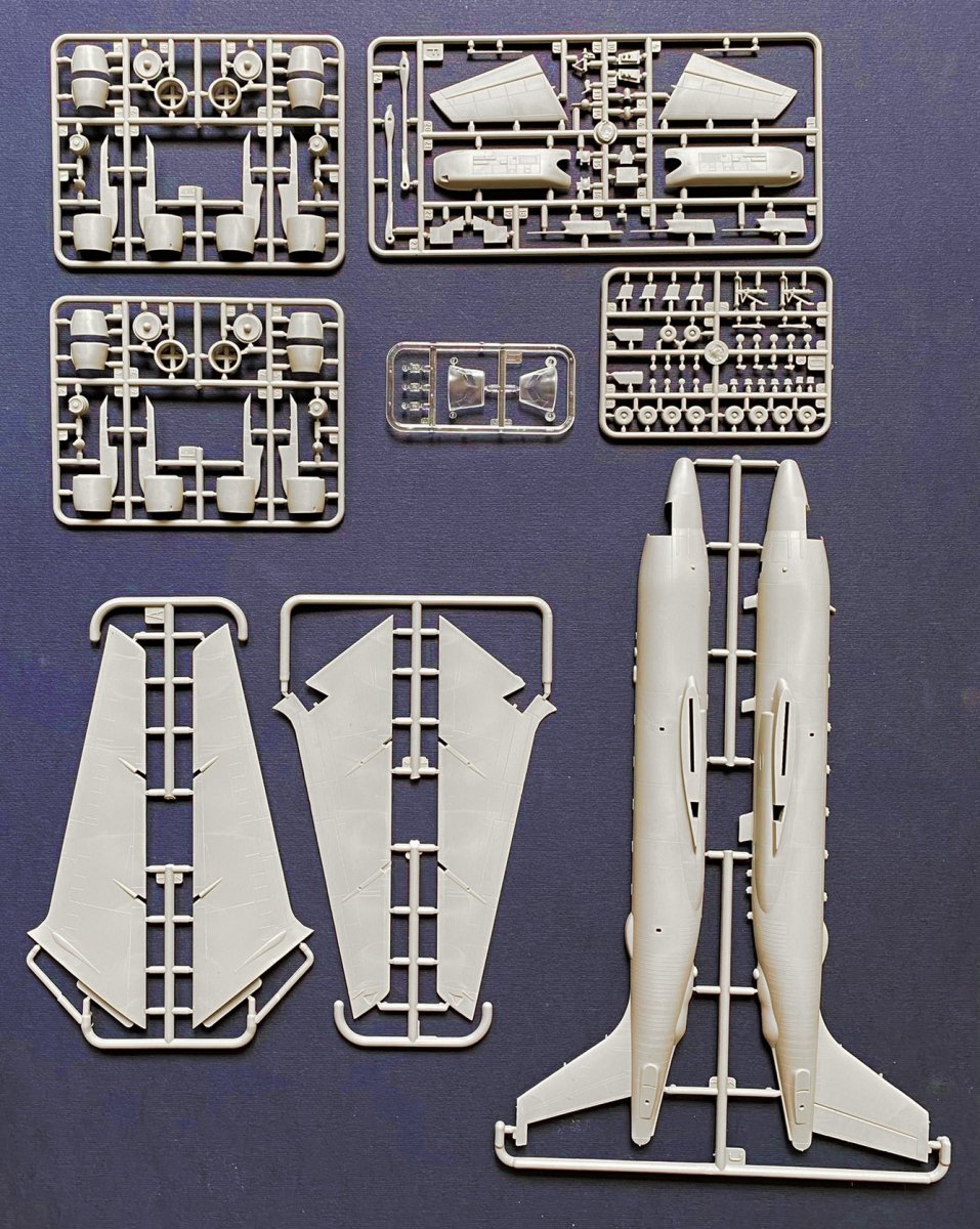 Roden 349 Boeing RC-135V/W Rivet Joint 1/144 – obrázek 2