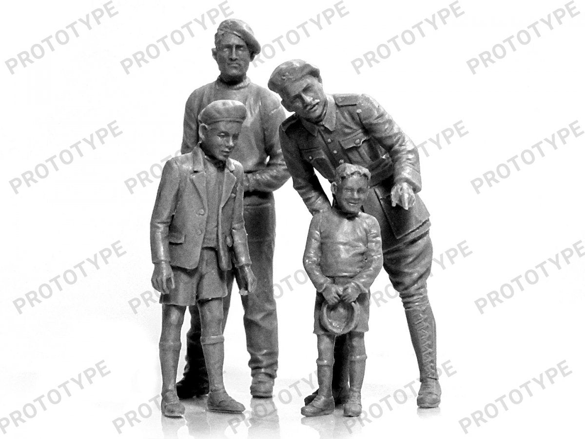ICM 35338 FCM 36 with French Tank Crew 1/35 – image 7