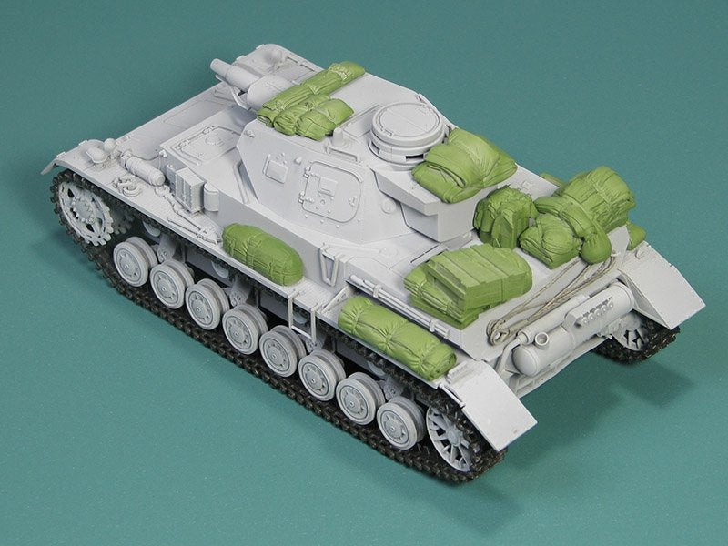 Eureka XXL E-033 Panzerkampfwagen IV (All Versions) Stowage Set 1/35 – image 11