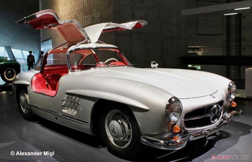 Revell 07657 Mercedes-Benz 300 SL 1/12 – obrázek 3