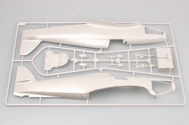 Trumpeter 02414 HURRICANE Mk.I 1/24 – Bild 3