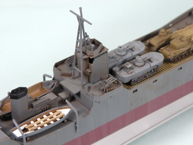 Pit-Road WB05 IJN No.101 class landing ship 1/350 – image 5
