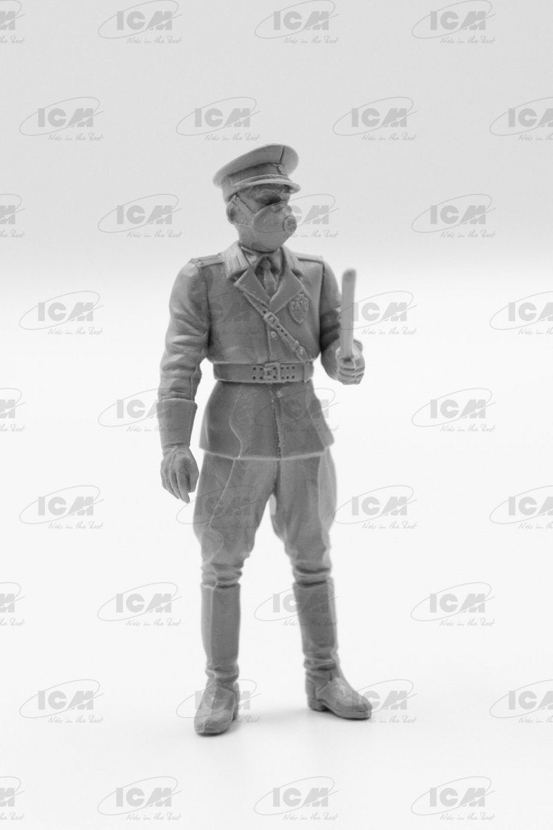 ICM 35901 Chernobyl #1 Radiation monitoring station (ZiL-131KShM truck &amp;amp; 5 figures &amp;amp; diorama base with background) 1/35 – image 8