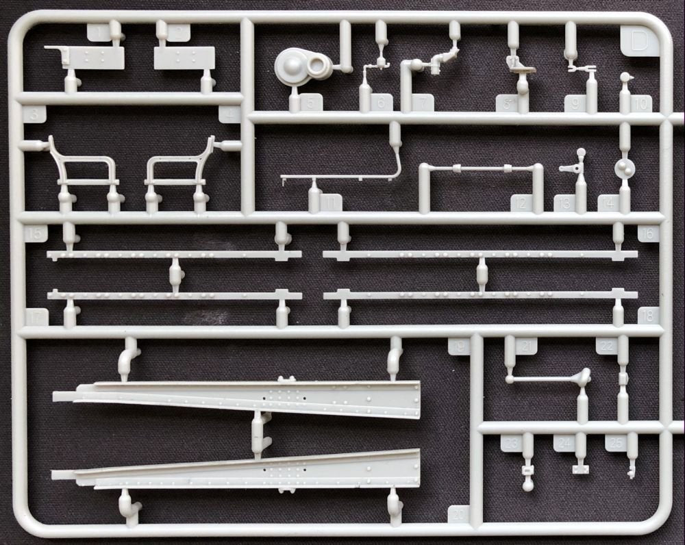 Thunder Model 35400 Russian ChTZ S60 Stalinetz 1/35 – image 9
