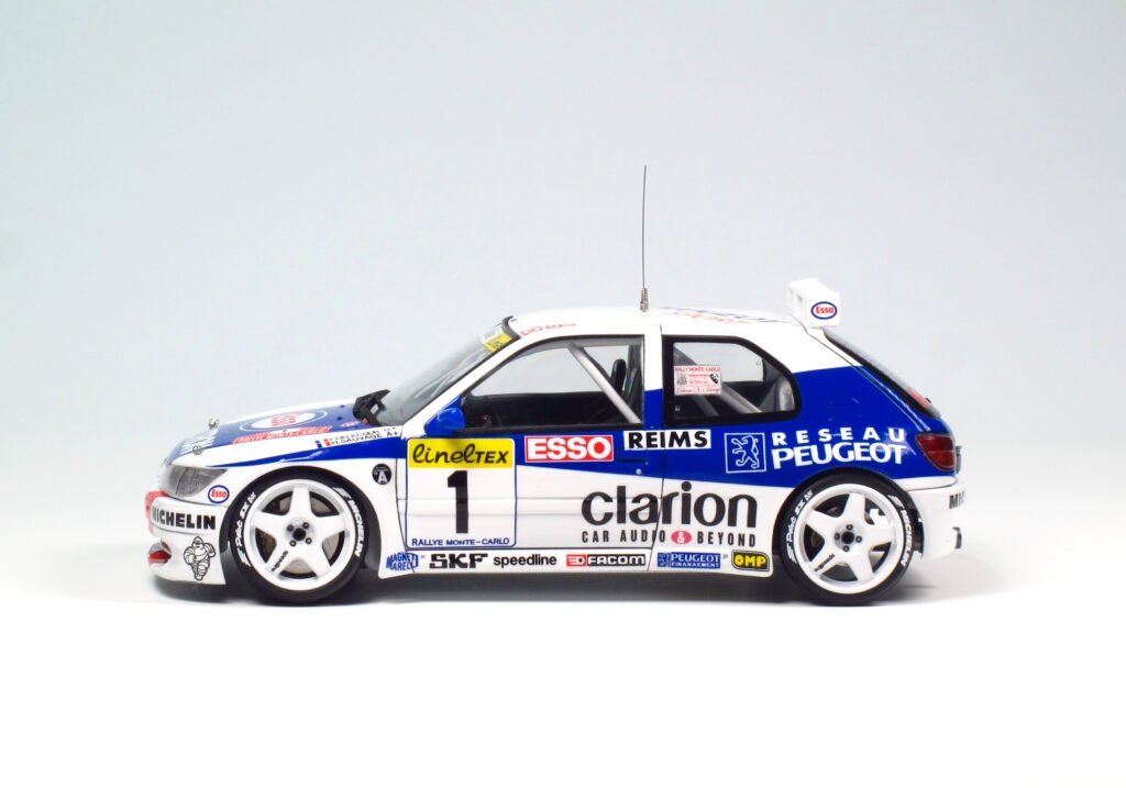NuNu PN24009 Peugeot 306 MAXi &amp;#39;96 MONTE CARLO RALLY 1/24 – obrázek 5